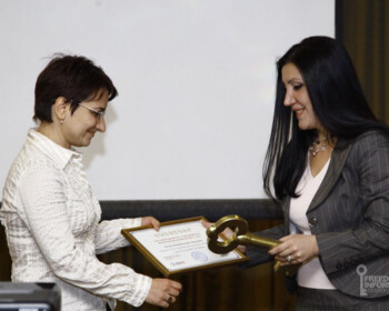 2011թ.-ին ՏԱ հարցերն ամենաակտիվ լուսաբանաշ լրագրող ճանաչվեց Արման Ղարիբյանը: