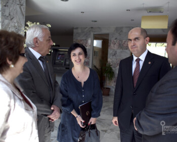 ՏԱ մրցանակաբաշխության հյուրերը՝ ՀՀ կրթության և գիտության նախարարը, Կոտայքի փոխմարզպետը, ՀՀ առողջապահության փոխնախարարը և հասարակայնության հետ կապերի բաժնի ղեկավարը ԻԱԿ նախագահի հետ: