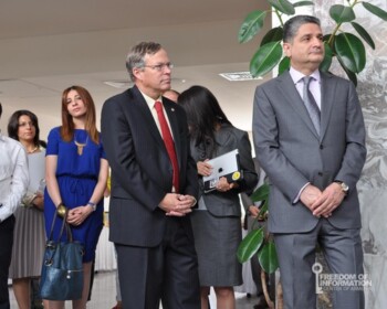 ՀՀ վարչաետ Տիգրան Սարգսյանը և ՀՀ-ում ԱՄՆ դեսան Ջոն Հեֆֆերնը