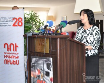 ԻԱԿ նախագահ Շուշան Դոյդոյանը բացում է մրցանակաբաշխությունը