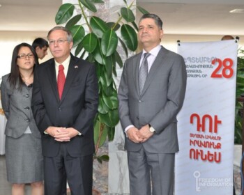 ՀՀ վարչաետ Տիգրան Սարգսյանը և ՀՀ-ում ԱՄՆ դեսպան Ջոն Հեֆֆերնը